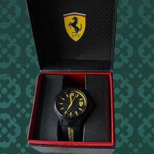 Scuderia,FeraScuderia Ferrari Pit Crew Watch - NIB Black & Yellow Checkered Dial